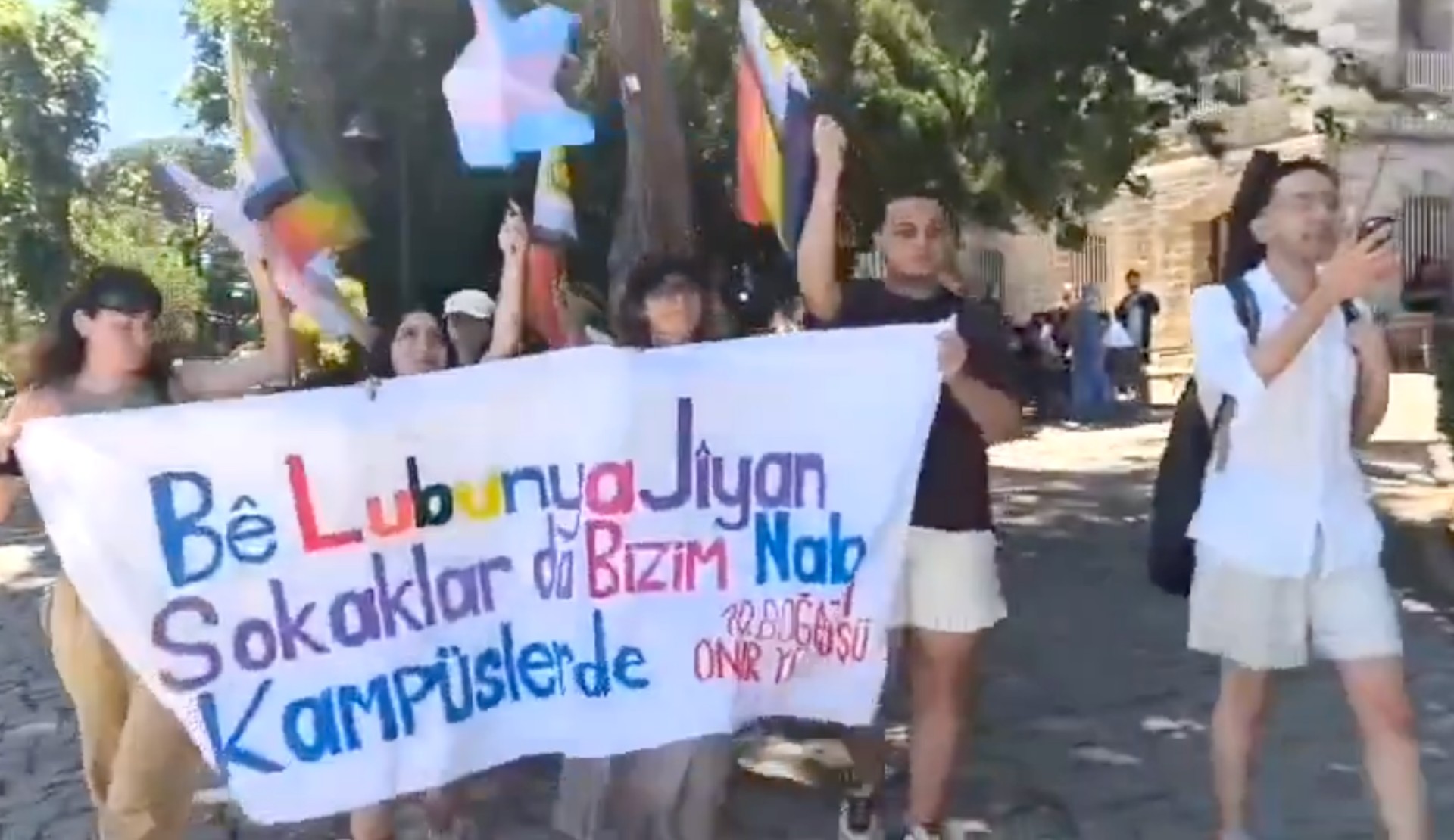 10. Boğaziçi Onur Yürüyüşü yapıldı: "Onur yasak tanımaz, isyandan doğar" | Kaos GL - LGBTİ+ Haber Portalı Haber