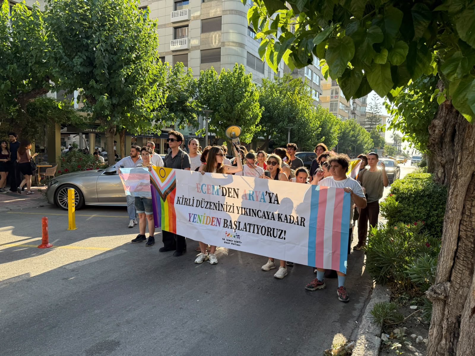 14. İzmir Onur Yürüyüşü: “Emeğimiz, bedenimiz, hayatımız için özgürleşeceğiz” | Kaos GL - LGBTİ+ Haber Portalı Haber
