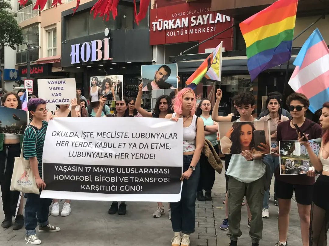 17 Mayıs: Direnişin Renkleri, İzmir’de sokaktaydı Kaos GL - LGBTİ+ Haber Portalı