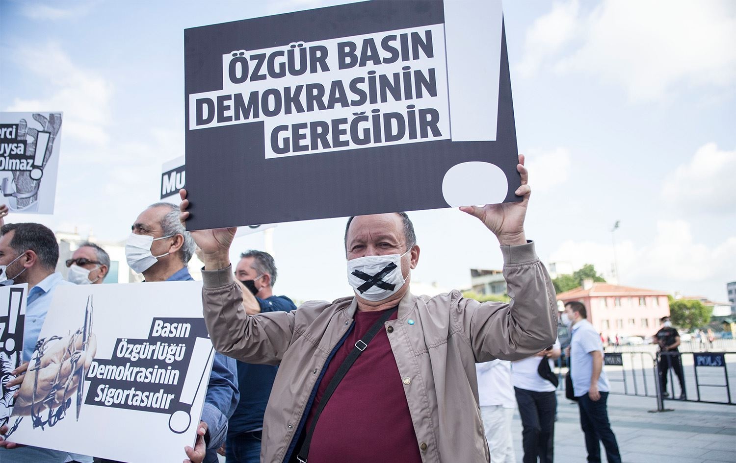 2025’te aralarında Yıldız Tar’ın da olduğu en az 39 gazeteci tutuklandı | Kaos GL - LGBTİ+ Haber Portalı Haber