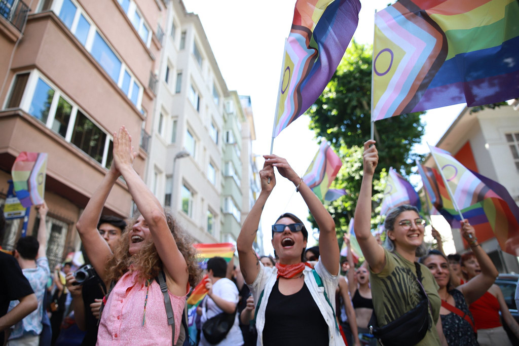 21. İstanbul LGBTİ+ Onur Yürüyüşü: Biz gitmeyeceğiz, siz alışacaksınız! Kaos GL - LGBTİ+ Haber Portalı