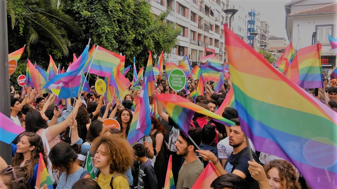 24-30 Haziran tarihleri arasında “Yer var mı?” temasıyla gerçekleşecek 12. İzmir Onur Haftası’nın etkinlik takvimi yayınlandı Kaos GL - LGBTİ+ Haber Portalı