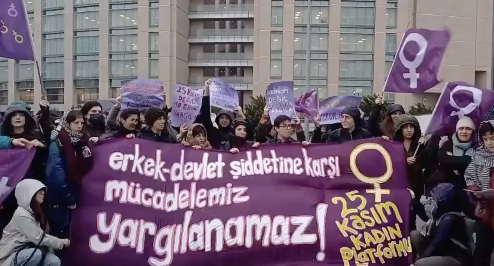 25 Kasım davası öncesinde Çağlayan önünde basın açıklaması: "Kadın cinayetlerine, trans cinayetlerine karşı yapılan eylemimiz suç değil, haktır" | Kaos GL - LGBTİ+ Haber Portalı Haber