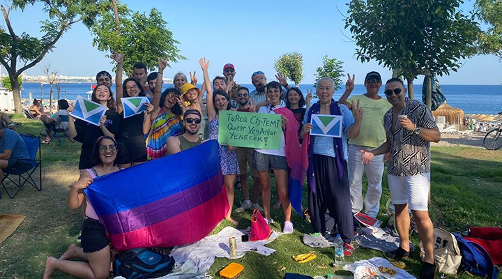 5. Antalya Onur Haftası: “Her yer siyaha boyansa bile bizler renkli görmeye devam ediyoruz” Kaos GL - LGBTİ+ Haber Portalı
