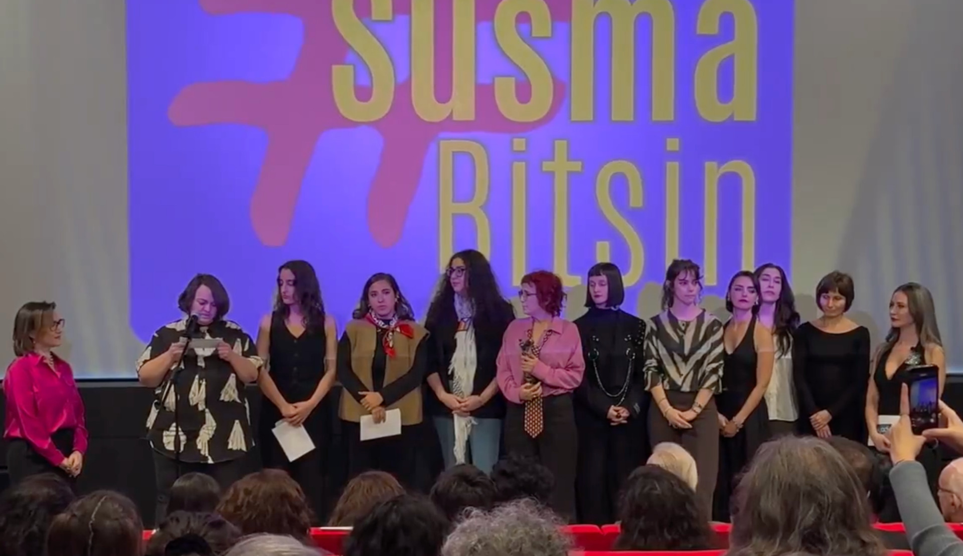Çiğdem Mater'den SİYAD Ödülleri'ne mesaj: “Yolumuzu açan, susmayan, uykuları kaçıran bütün kadınlara ve kuirlere minnettarız” | Kaos GL - LGBTİ+ Haber Portalı Haber