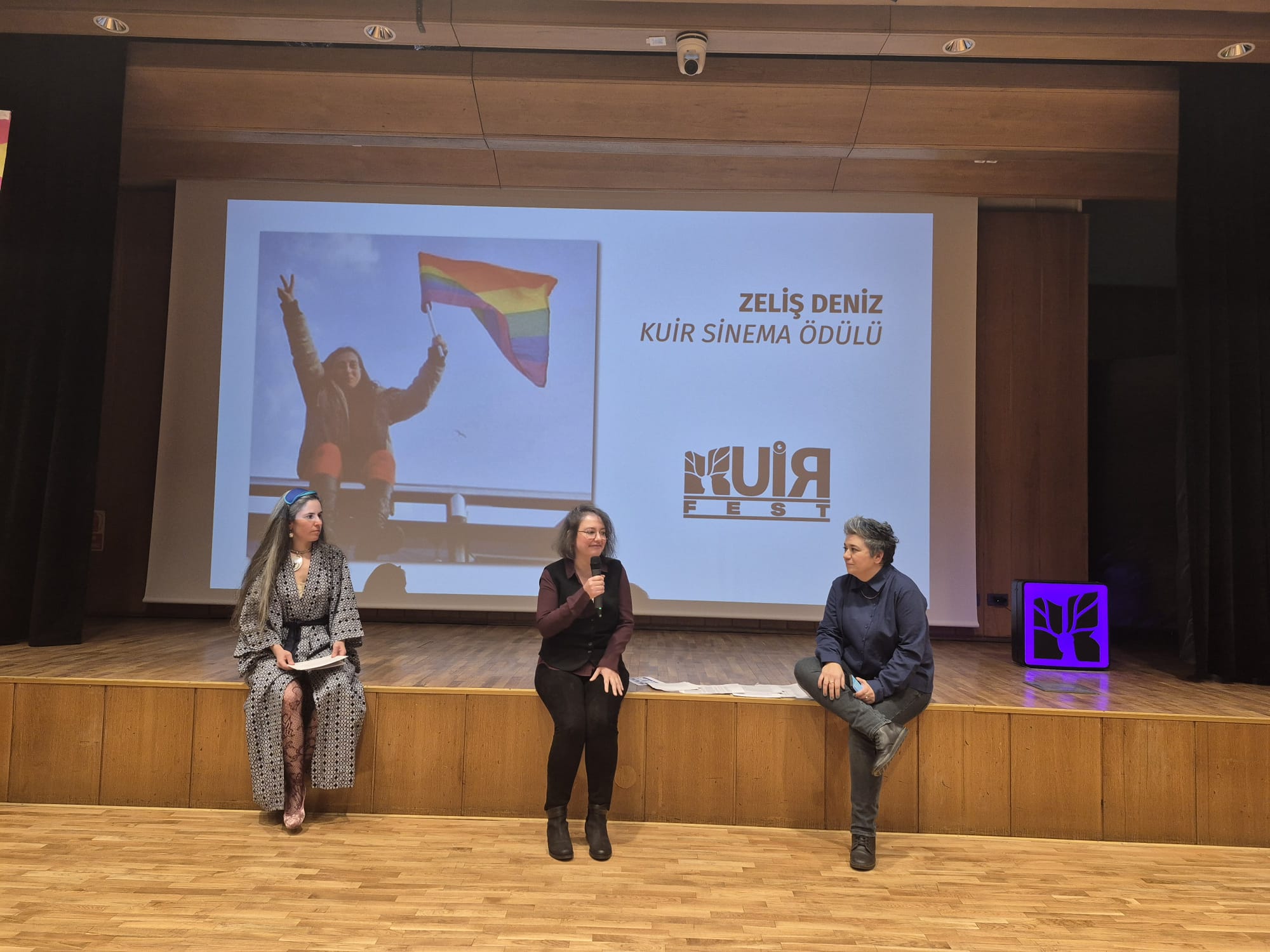 7. Zeliş Deniz Kuir Sinema Ödülü'nün sahipleri Vuslat Karan ve Burcu Melekoğlu oldu Kaos GL - LGBTİ+ Haber Portalı