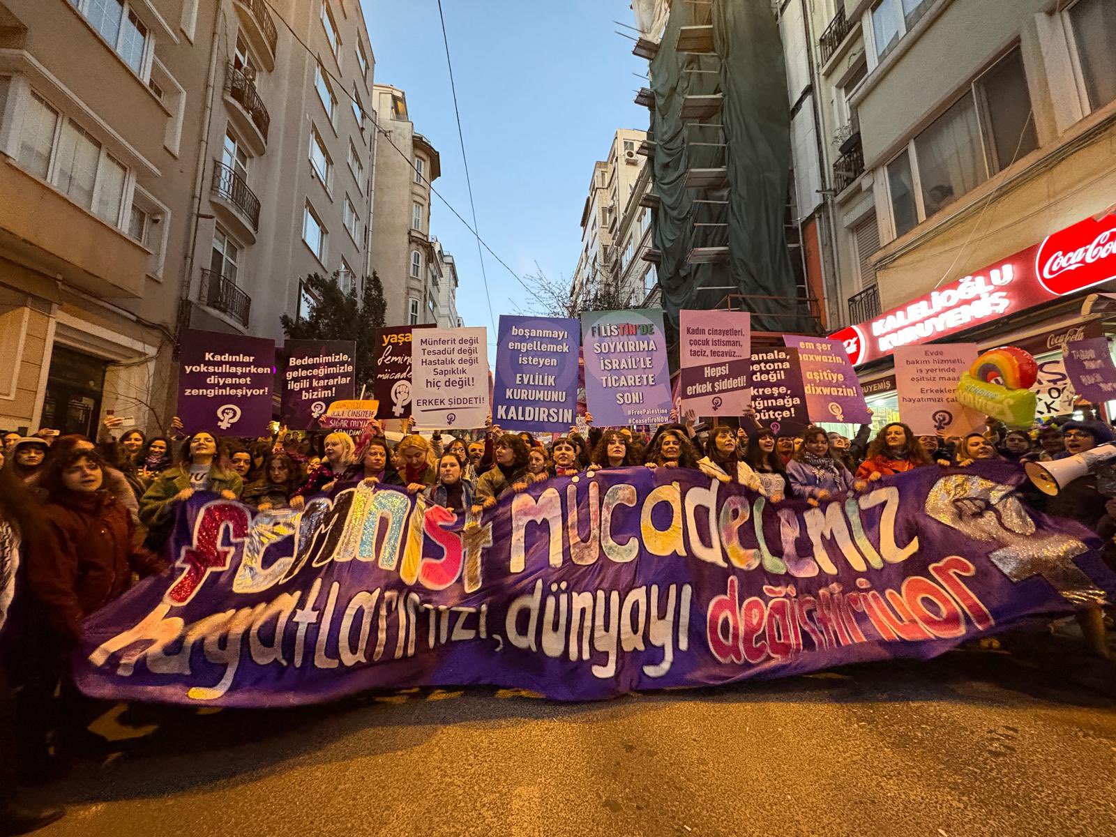 8 Mart yürüyüşüne ikinci dava: Trans aktivist İris Mozalar “cumhurbaşkanına hakaretten” yargılanacak | Kaos GL - LGBTİ+ Haber Portalı Haber