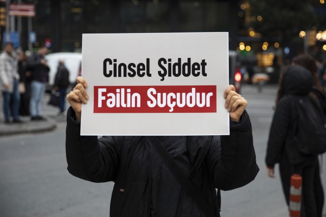 Afet Bölgesindeki Avukatlar için Cinsel Şiddetten Hayatta Kalanlara Hukuki Danışmanlık Rehberi” okudunuz mu? Kaos GL - LGBTİ+ Haber Portalı