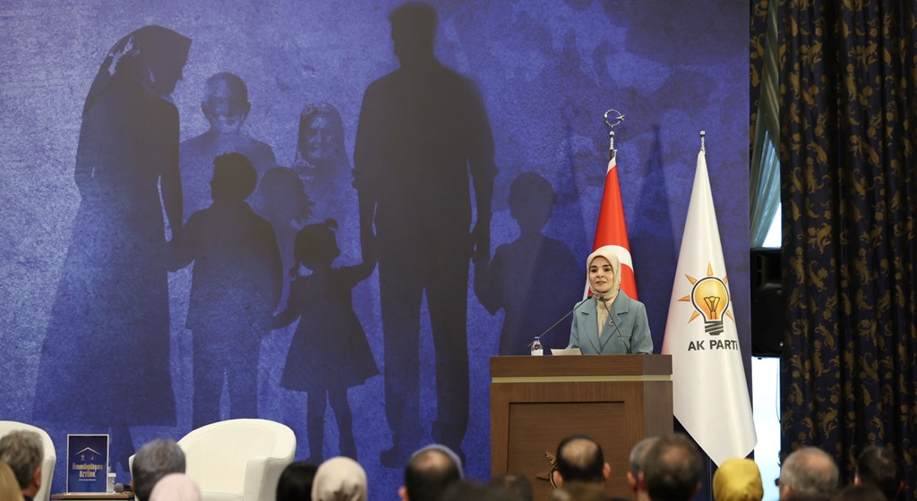 “Aile Zirvesi”: Aile Bakanı Göktaş, “küresel bir kültürel basınç” dedi; LGBTİ+’ları hedef aldı Kaos GL - LGBTİ+ Haber Portalı