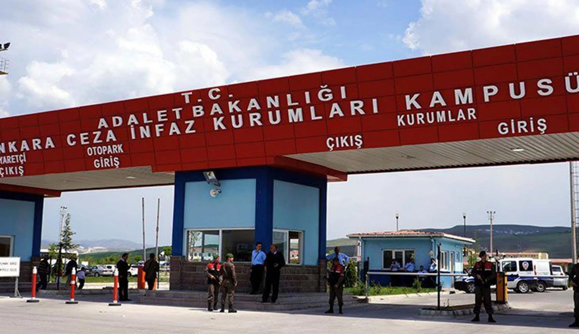 “Ailem Güvende” operasyonunda tutuklanan beş trans kadının iddianamesinde cinsiyet kimliği suçlama konusu yapıldı Kaos GL - LGBTİ+ Haber Portalı