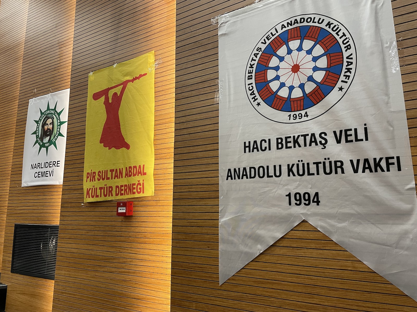 Alevi örgütleri: Cemevlerimizin kapısı LGBTİ+’lar başta olmak üzere herkese açıktır | Kaos GL - LGBTİ+ Haber Portalı Haber