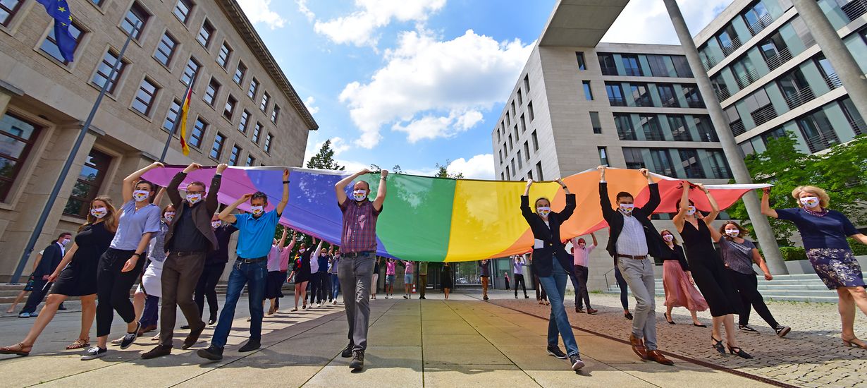 Almanya Federal Hükümeti, LGBTİ’leri içerme stratejisini kabul etti | Kaos GL - LGBTİ+ Haber Portalı
