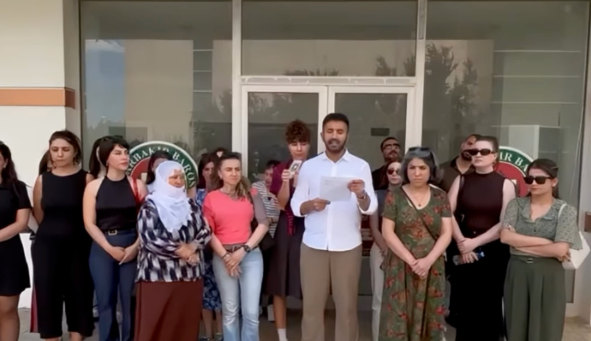 Amed’de Onur Ayı için basın açıklaması: “Yasaklara ve nefret politikalarına geçit vermeyeceğiz” | Kaos GL - LGBTİ+ Haber Portalı Haber