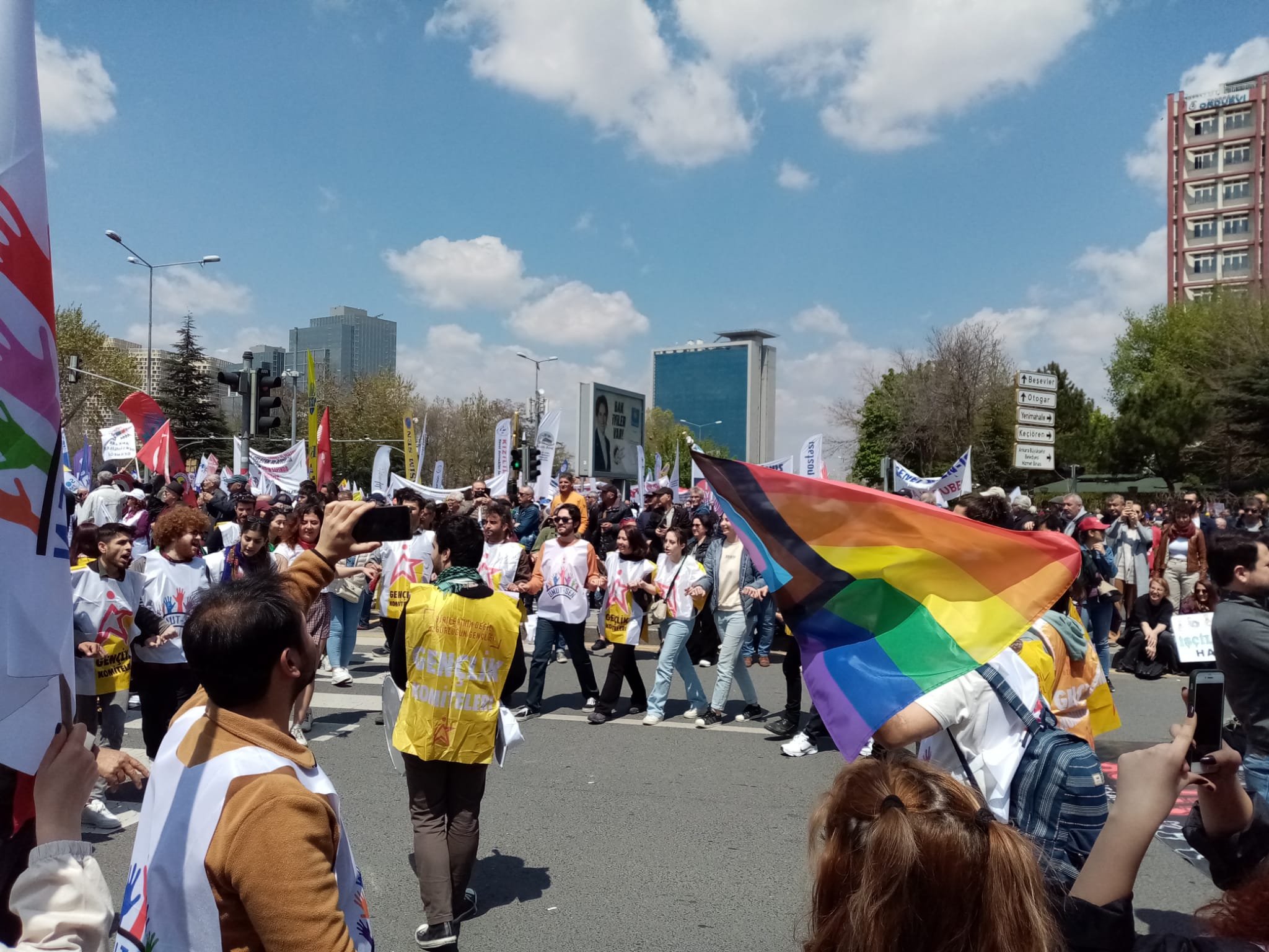 Ankara’da 1 Mayıs: LGBTİ+’lar kortejlere “dağıldı” | Kaos GL - LGBTİ+ Haber Portalı Haber