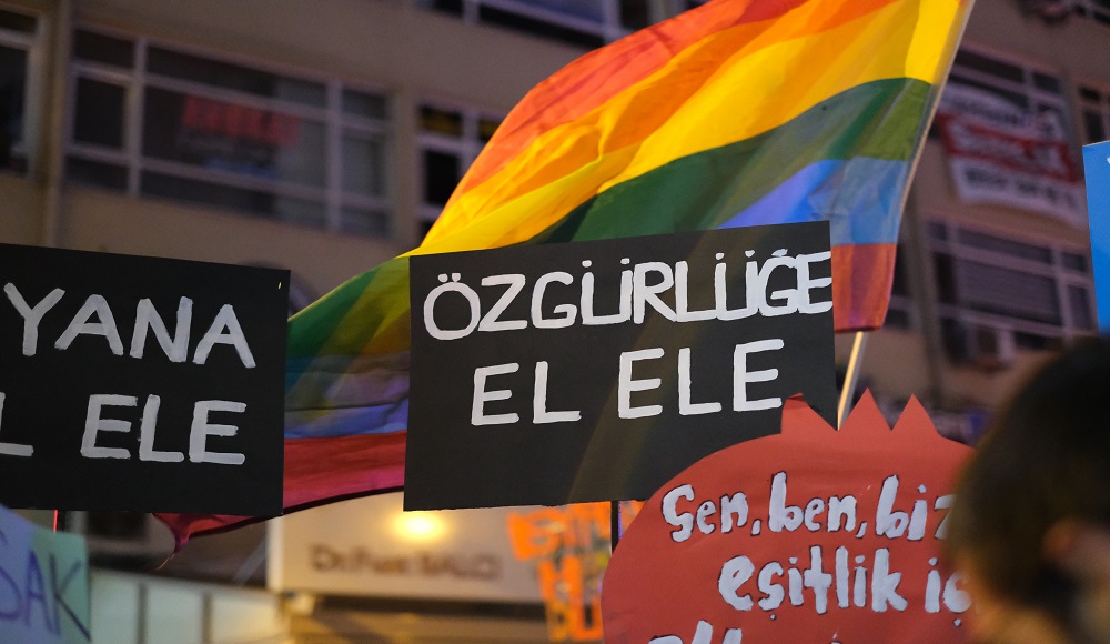 Ankara Feminist Gece Yürüyüşü’nde gökkuşağı kapkaçları Kaos GL - LGBTİ+ Haber Portalı