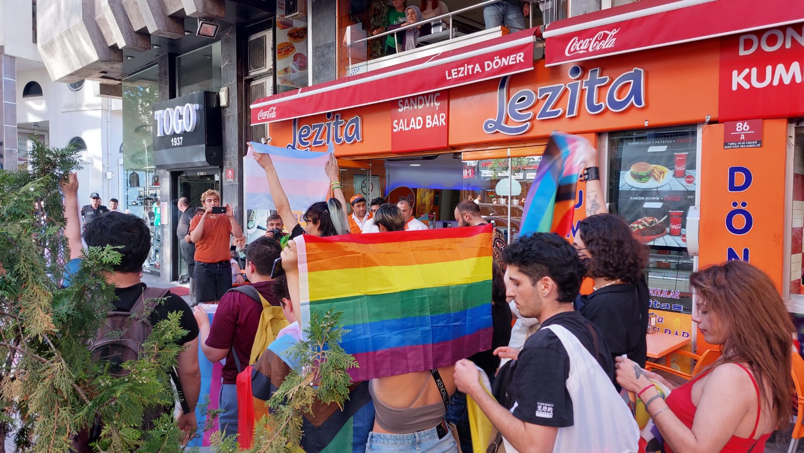 Ankara Onur Yürüyüşü’nde şiddet gören gazeteciler: İktidar her sene dozunu arttırdığı bir savaş ilan etti Kaos GL - LGBTİ+ Haber Portalı