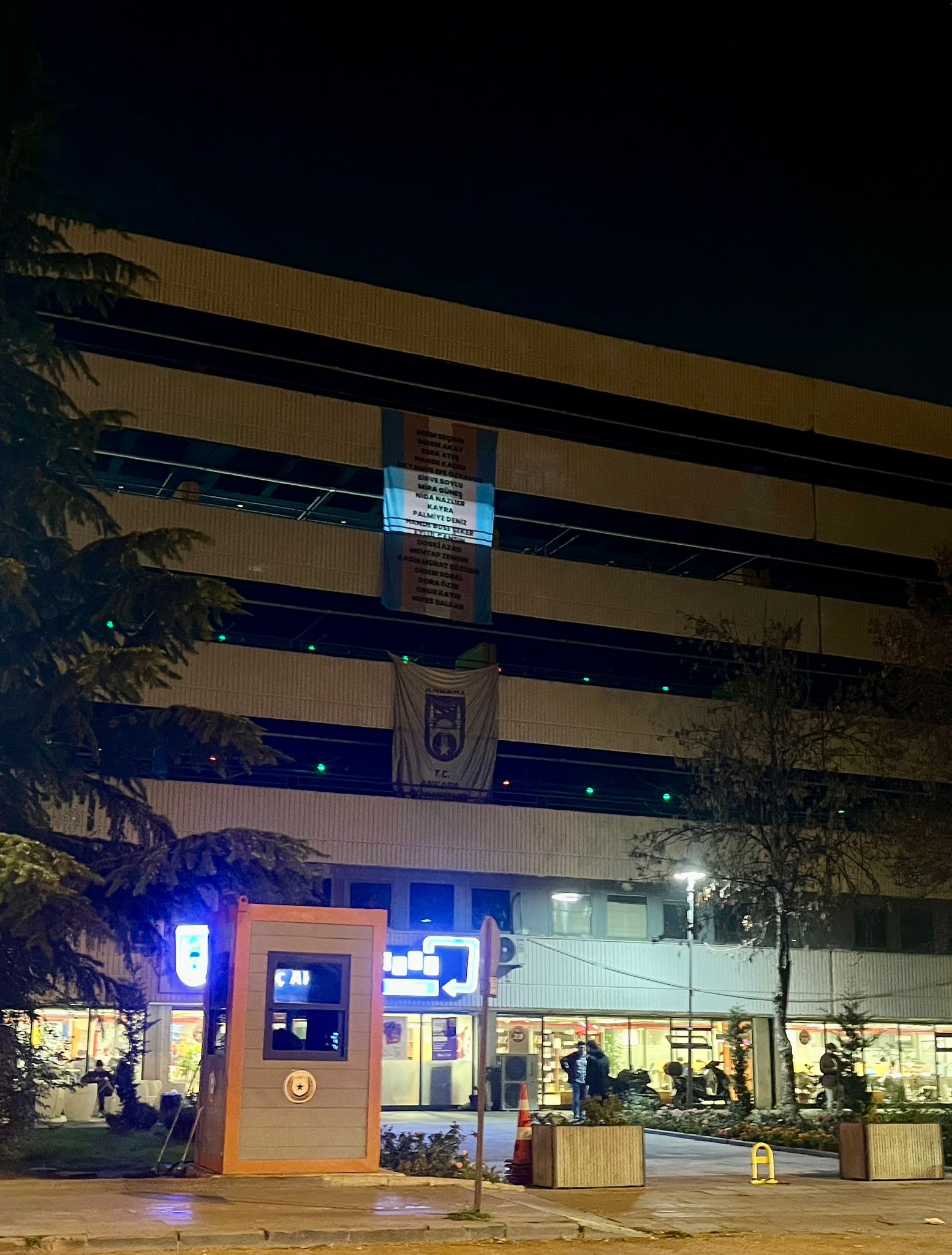 Ankara Pride, 20 Kasım’da trans bayrağını dalgalandırdı: “Translar yaşıyor, mücadele sürüyor” Kaos GL - LGBTİ+ Haber Portalı
