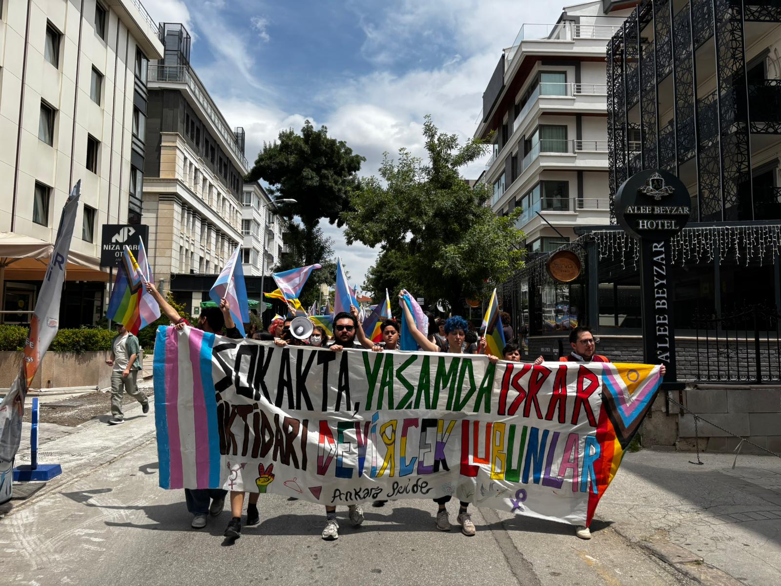 Ankara Pride March takes place despite all obstruction attempts; police detained eight people | Kaos GL - News Portal for LGBTI+ News