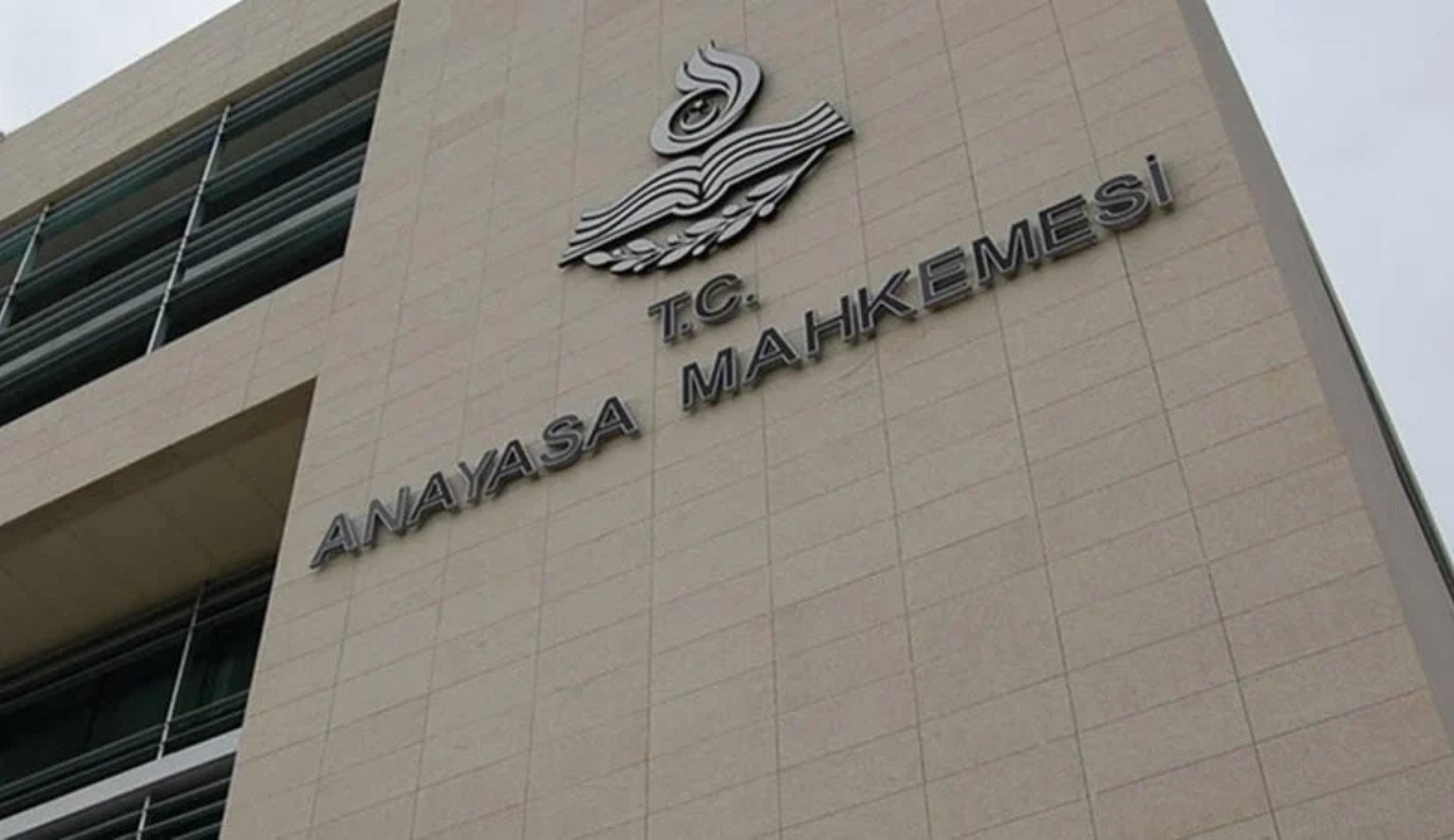 AYM’den emsal karar: Trans erkeğin diplomasının yeni kimlik bilgileriyle düzenlenmemesi hak ihlali sayıldı | Kaos GL - LGBTİ+ Haber Portalı Haber