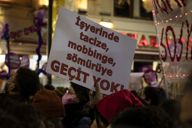 “Ayrımcı davranışlar, cinsel taciz ve şiddet, eşitsiz çalışma yaşamının göstergeleridir” | Kaos GL - LGBTİ+ Haber Portalı