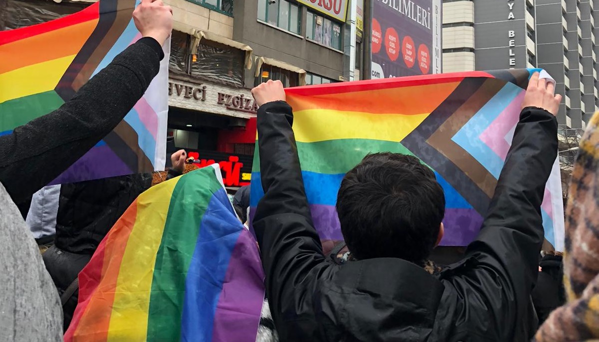 Ayrımcılıkla mücadele devam ediyor, ne yalnızız ne yanlış! Kaos GL - LGBTİ+ Haber Portalı