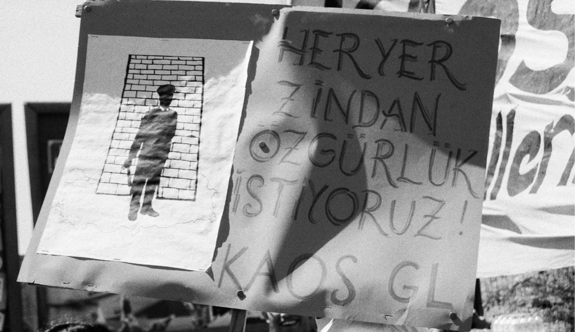 KAOS GL'DEN BASIN VE KAMUOYUNA: Tutuklanan Arkadaşlarımızın Can Güvenliğinden Endişeliyiz, Derhal Serbest Bırakılmalılar! | Kaos GL - LGBTİ+ Haber Portalı