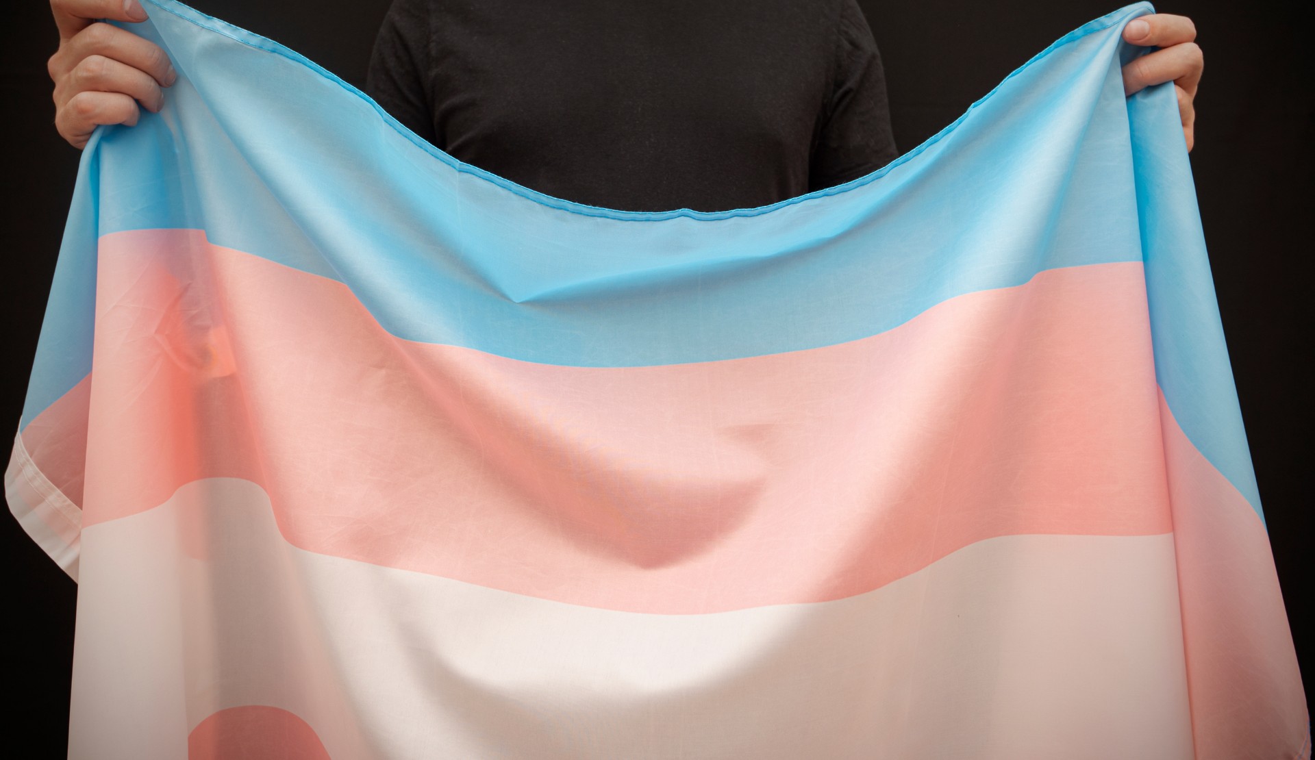 “Bayrak astığı” iddiasıyla ifadesi alınan trans aktivist Arjin, bianet’e konuştu | Kaos GL - LGBTİ+ Haber Portalı Haber
