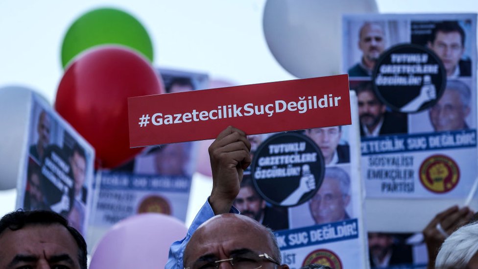 BİA Medya Gözlem Raporu: Gazetecilere yönelik baskıda kaygı verici bir üst aşamaya geçildi Kaos GL - LGBTİ+ Haber Portalı
