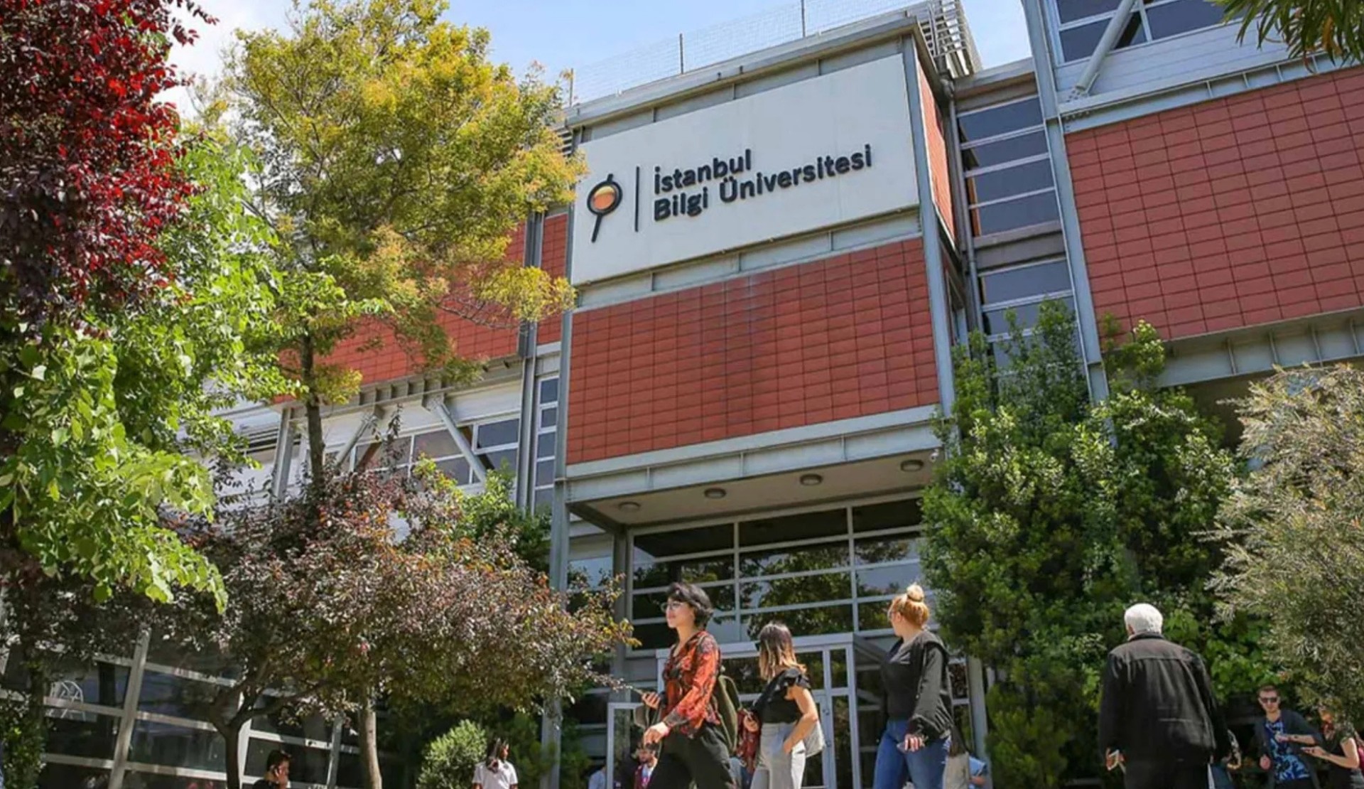 Bilgi Üniversitesi yeniden açıldı: “Emeğimizi ve geleceğimizi geri aldık!” Kaos GL - LGBTİ+ Haber Portalı