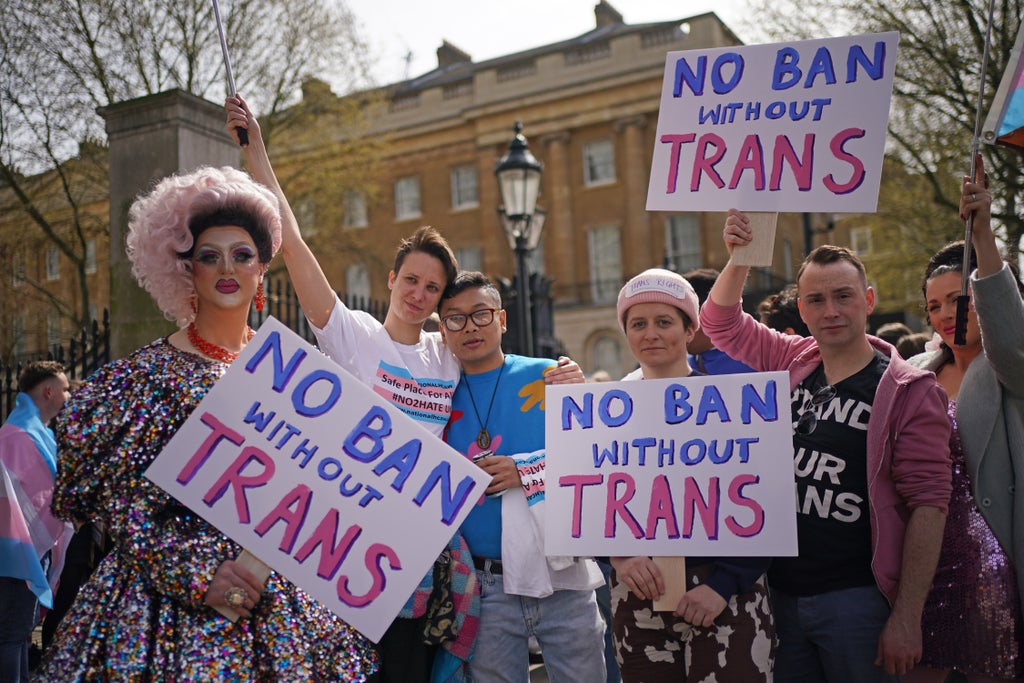 Birleşik Krallık “onarım terapisi” yasağına transları dâhil etmiyor, LGBTİ+ örgütler kararı protesto ediyor Kaos GL - LGBTİ+ Haber Portalı