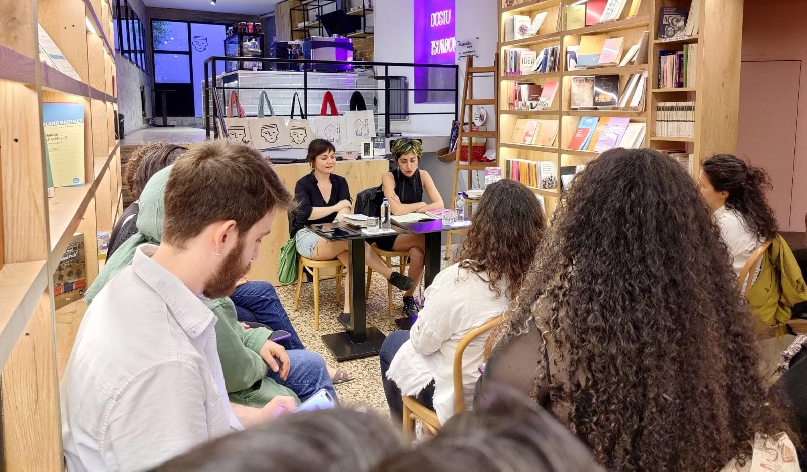 “Biyolojik cinsiyeti, ‘doğal’ ve ‘sabit’ olarak tanımlamak açılan yarığa trans varoluşları düşürüyor” Kaos GL - LGBTİ+ Haber Portalı