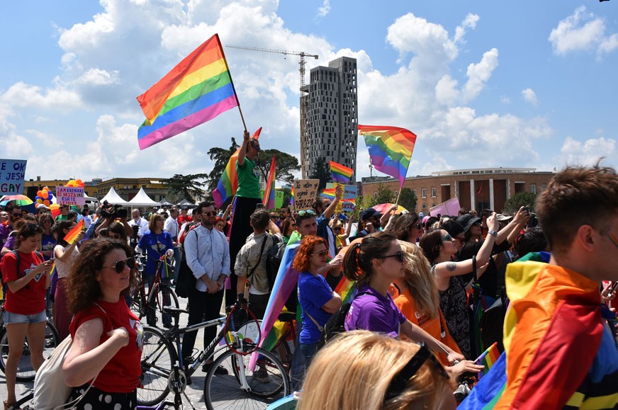“Biz bir aileyiz çünkü aile; kabul, koşulsuz sevgi ve esenlik demek” Kaos GL - LGBTİ+ Haber Portalı