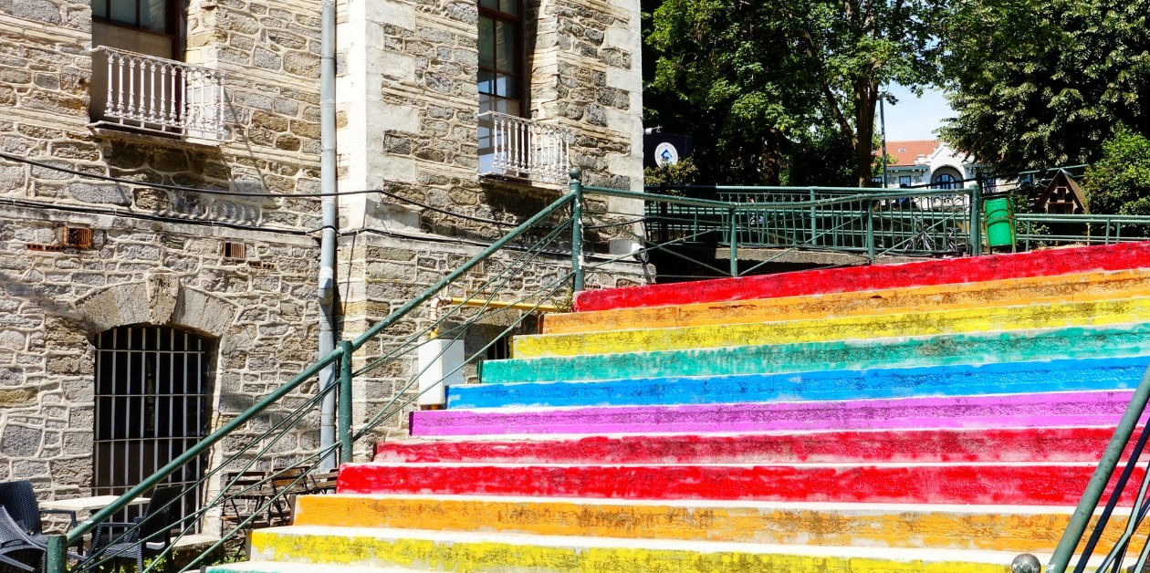 Boğaziçi LGBTİA+ Kulübü gökkuşağı merdivenlerini tazeledi! | Kaos GL - LGBTİ+ Haber Portalı Haber