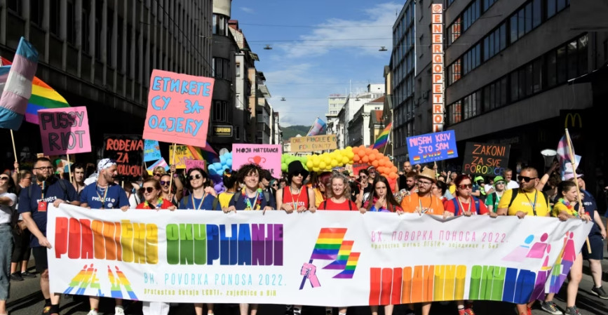 Bosna-Hersek’te yetkililer kışkırtıyor, LGBTİ+’lara yönelik şiddet cezasız kalıyor! Kaos GL - LGBTİ+ Haber Portalı