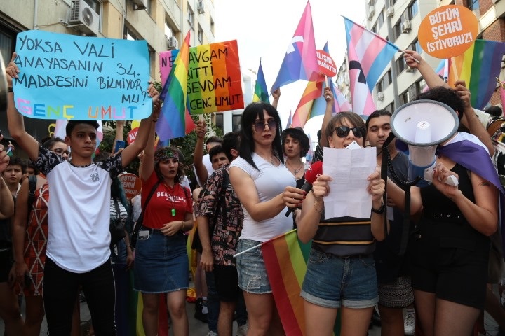 “Bu devranla derdi olan herkesi yürüyüşe bekliyoruz!” Kaos GL - LGBTİ+ Haber Portalı