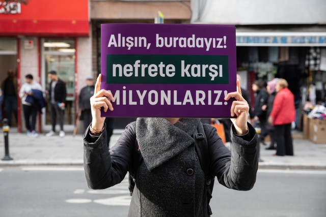 “Bu tasarı, feminist, kuir ve özellikle muhalif seslerin bastırılmasını amaçlıyor” Kaos GL - LGBTİ+ Haber Portalı