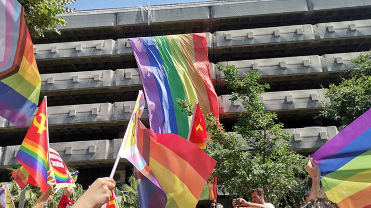 “Bu yıl ne yapacaksak açık saçık yapacağız, bize dayatılan kalıplara uymayacağız” Kaos GL - LGBTİ+ Haber Portalı