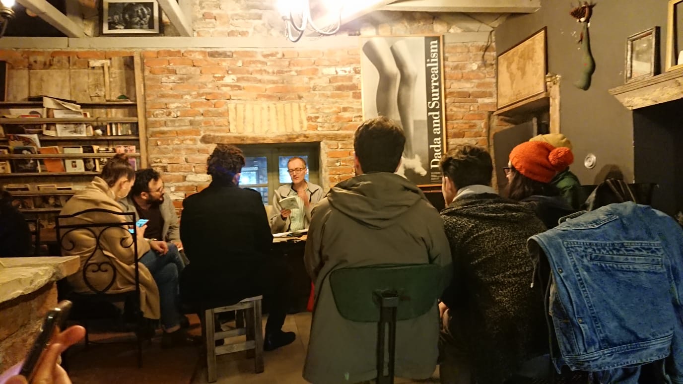 Buğra Giritlioğlu İzmir’de kitaplarını imzaladı Kaos GL - LGBTİ+ Haber Portalı