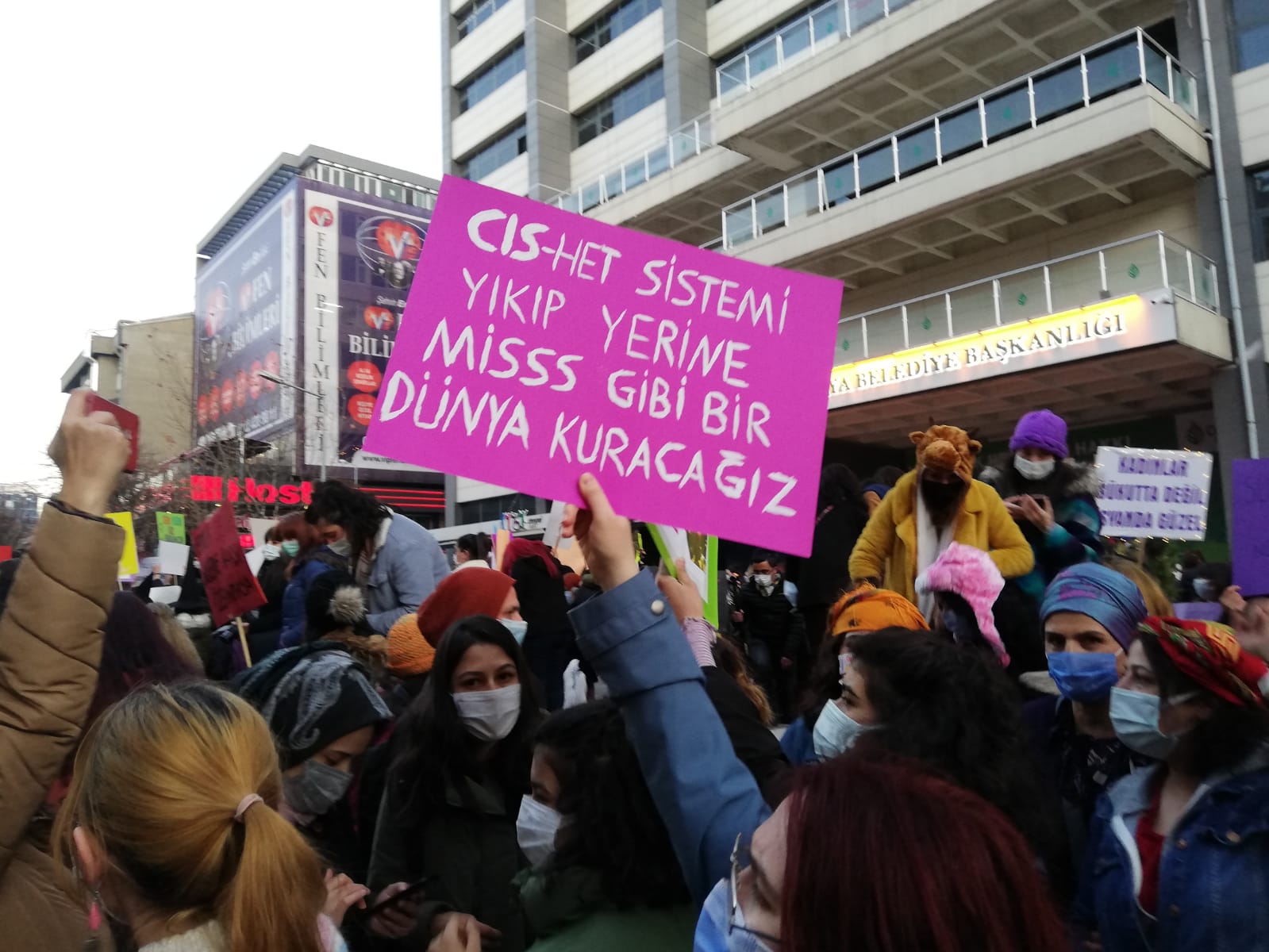 Burçin Kalkın Ankara’nın “Feminist Gece”sini çekti Kaos GL - LGBTİ+ Haber Portalı