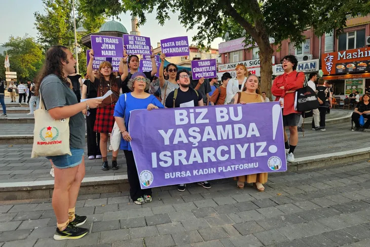 Bursa Kadın Platformu, intihar eden trans kadın Kayra için sokağa çıktı Kaos GL - LGBTİ+ Haber Portalı