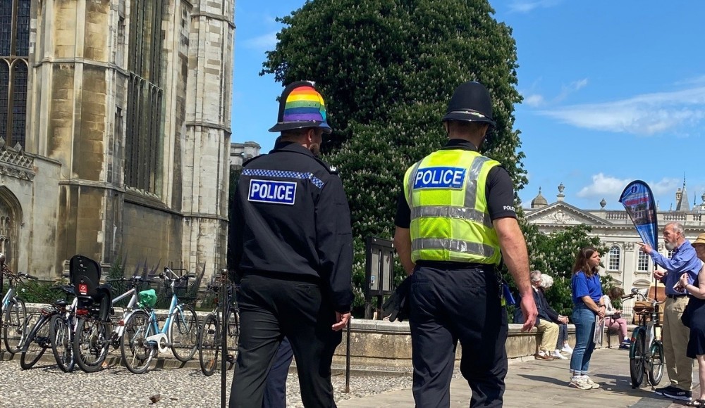 Cambridgeshire polisi: “LGBT+’ların haklarını desteklediğimizi göstermek çok önemli” Kaos GL - LGBTİ+ Haber Portalı