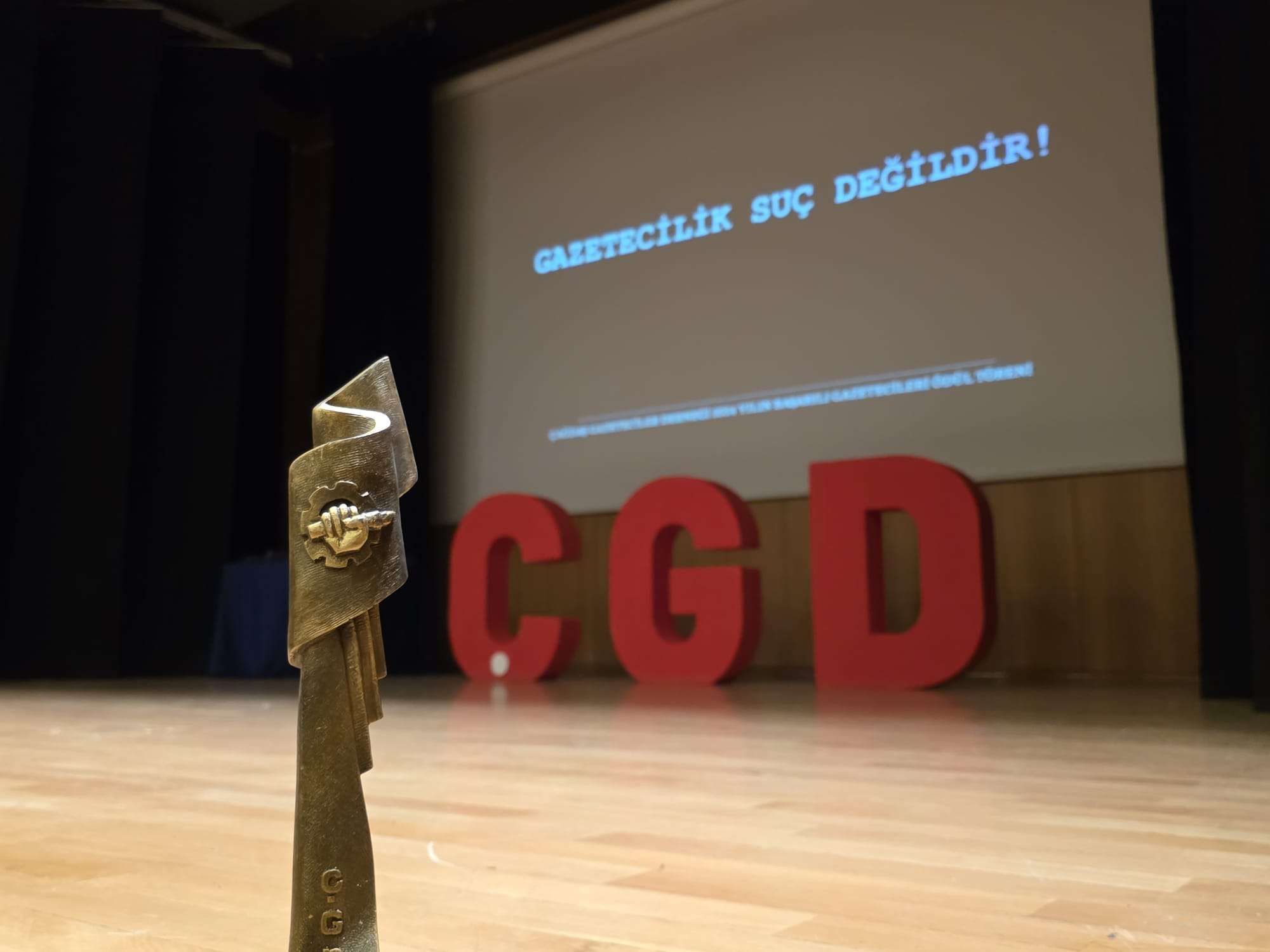 ÇGD’den KaosGL.org’a ödül Kaos GL - LGBTİ+ Haber Portalı
