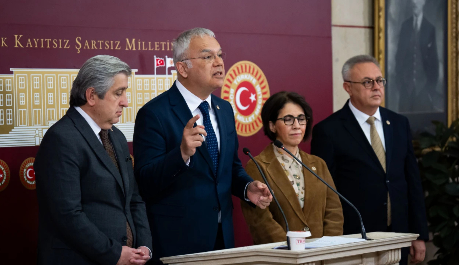 CHP’li milletvekillerinden Aile Bakanlığı’nın LGBTİ+ karşıtı talimatına tepki: “Homofobiyi tırmandırmaktan öteye gitmeyecektir” Kaos GL - LGBTİ+ Haber Portalı