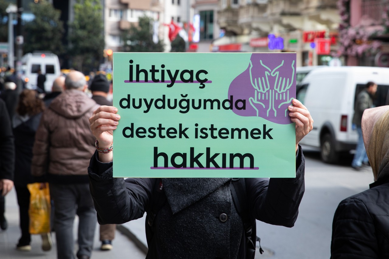 Cinsel Şiddetle Mücadele Başvuru Hattı’na nasıl ulaşabilirim? | Kaos GL - LGBTİ+ Haber Portalı Haber