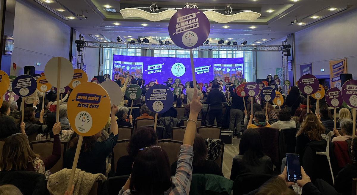 “Cinsel yönelim ve kimlik temelli nefret suçlarını engellemek için TCK’da düzenleme yapacağız” | Kaos GL - LGBTİ+ Haber Portalı Haber