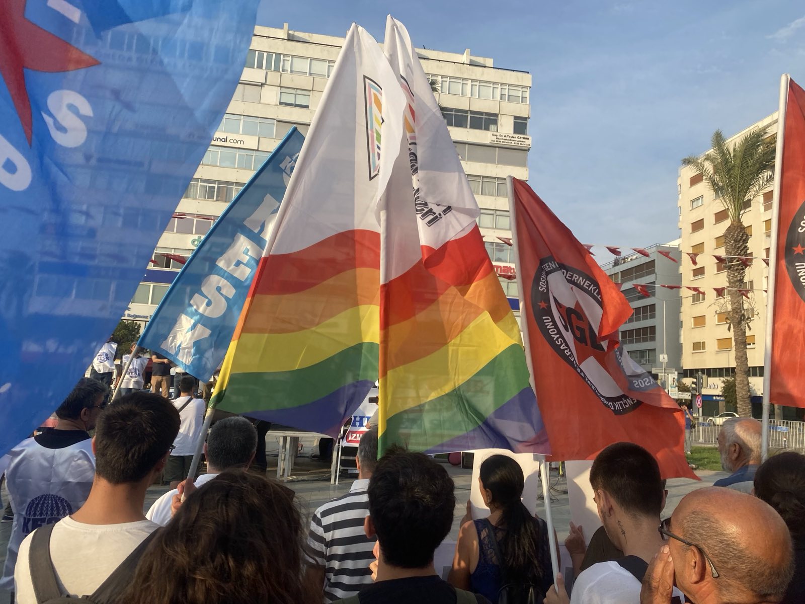 Colors of Resistance joined World Peace Day Demonstration with rainbow flags Kaos GL - News Portal for LGBTI+