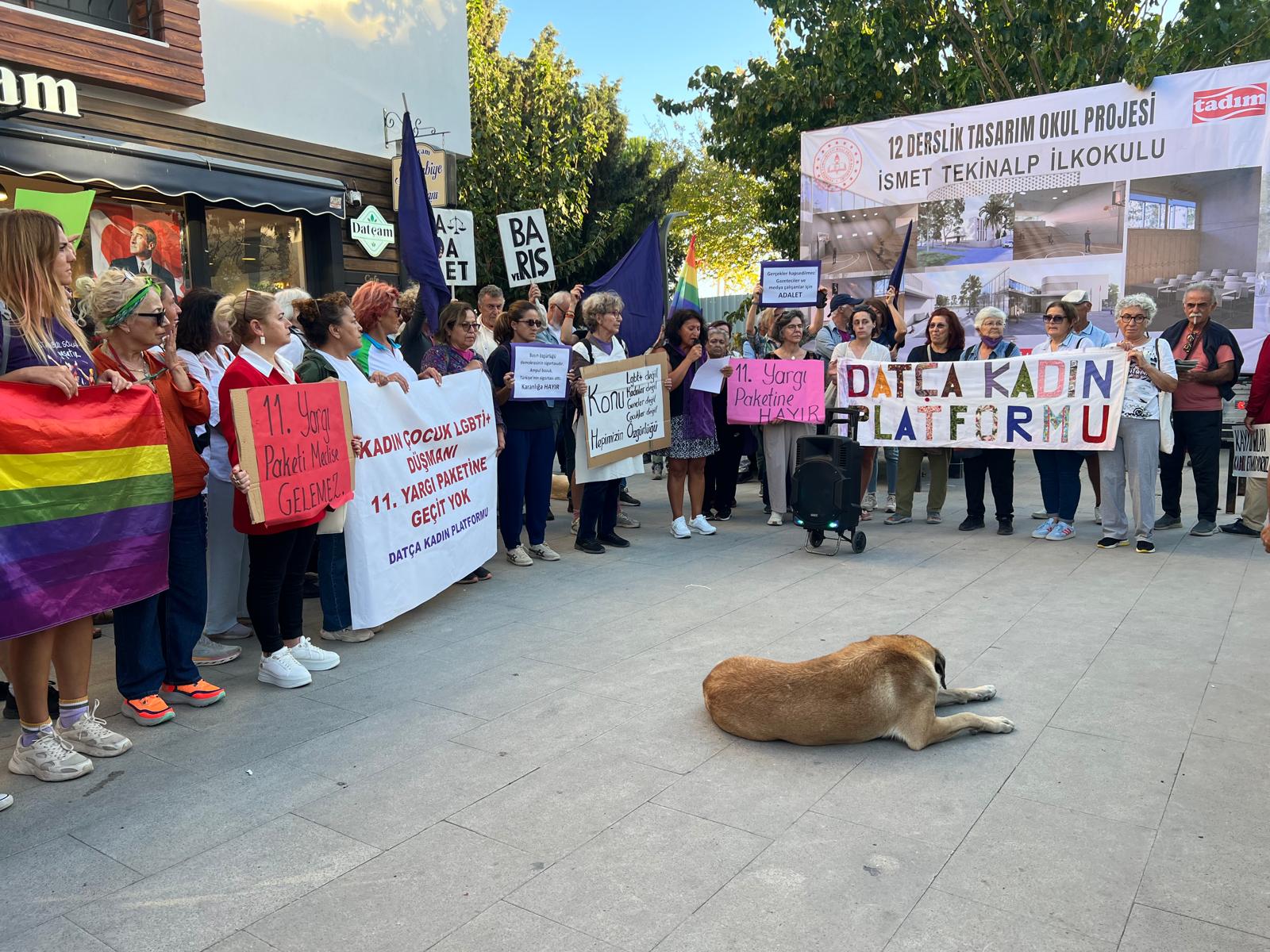 Datça'da kadınlar ve LGBTİ+'lardan yargı paketine tepki: "Yargı paketine hayır demek için sokaklardayız!" | Kaos GL - LGBTİ+ Haber Portalı Haber