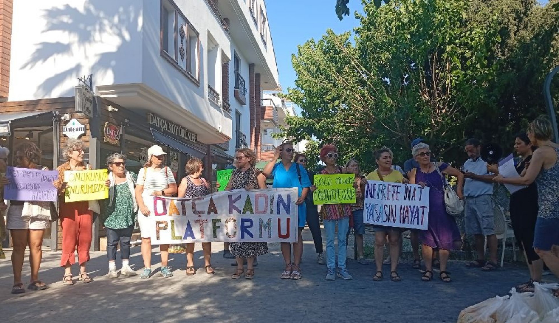 Datça Kadın Platformu’ndan Onur Ayı açıklaması: “LGBTİ+'ların onurlu yaşam talebi suç değildir!” | Kaos GL - LGBTİ+ Haber Portalı Haber