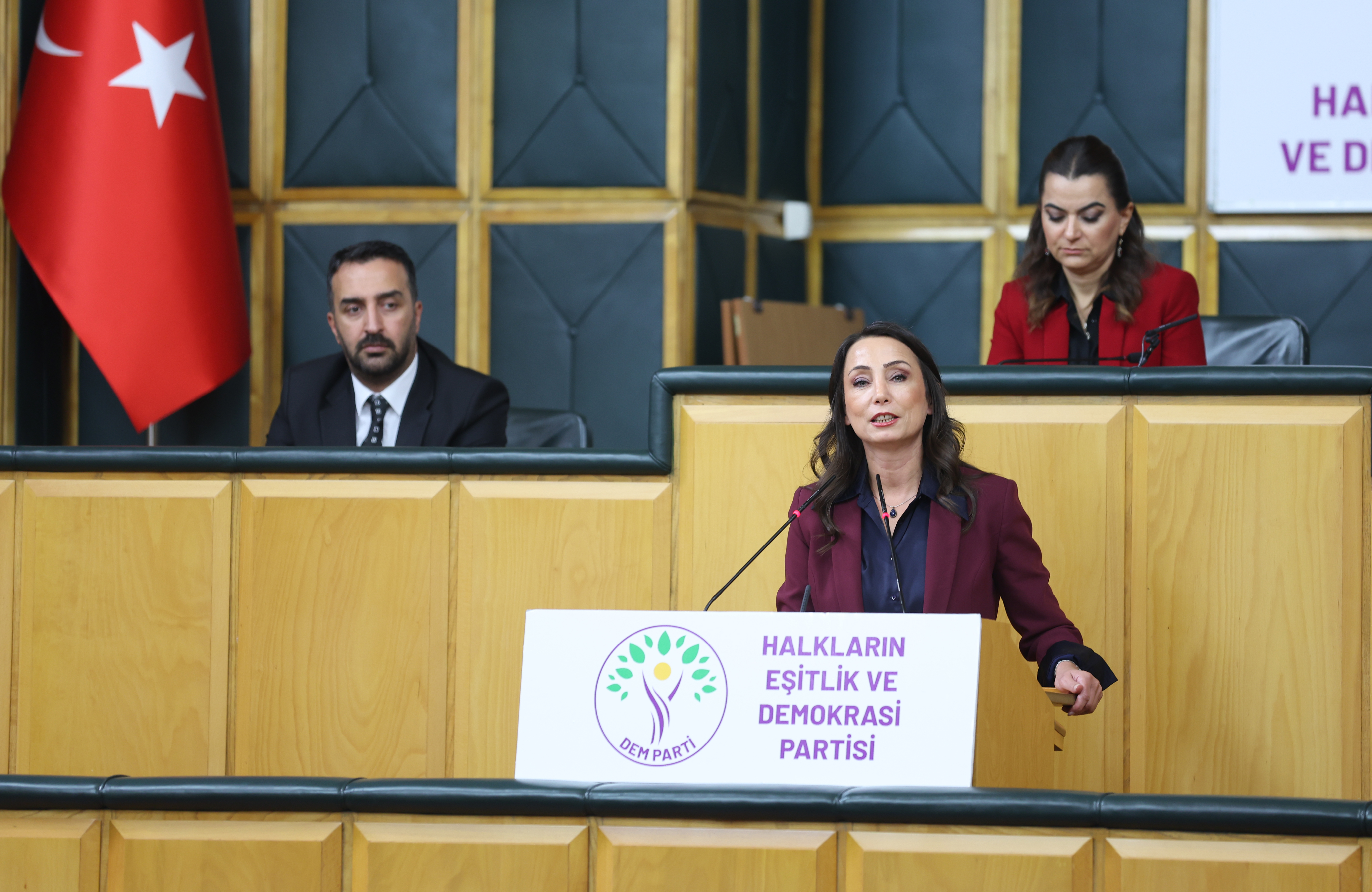 DEM Parti Eş Genel Başkanı Tülay Hatimoğulları’ndan 11. Yargı Paketi’ne tepki: "Devletin görevi çeşitliliği cezalandırmak değil, güvence altına almaktır" | Kaos GL - LGBTİ+ Haber Portalı Haber