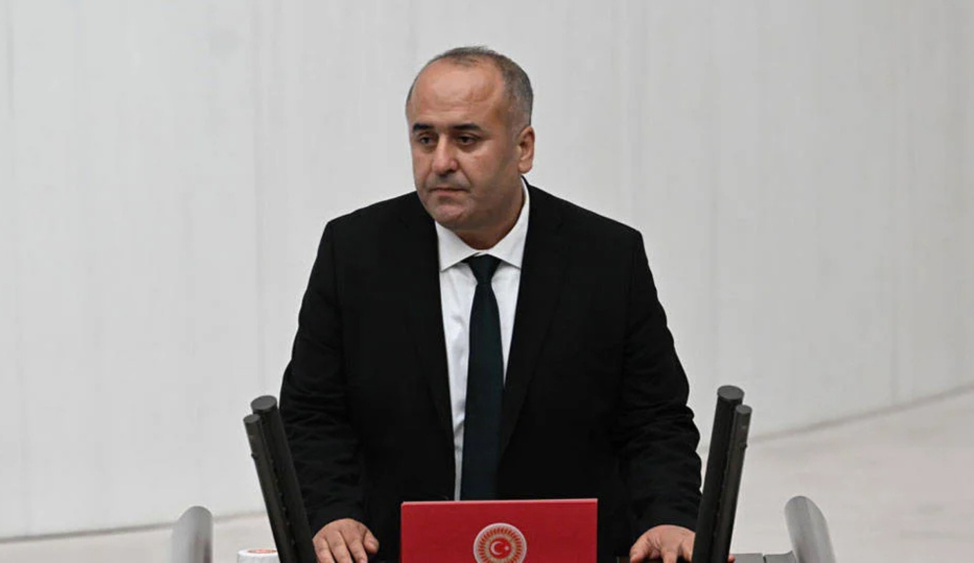 DEM Partili Çiçek, NATO gözaltılarını İçişleri Bakanı’na sordu: “Hukuki dayanağı nedir?” | Kaos GL - LGBTİ+ Haber Portalı Haber